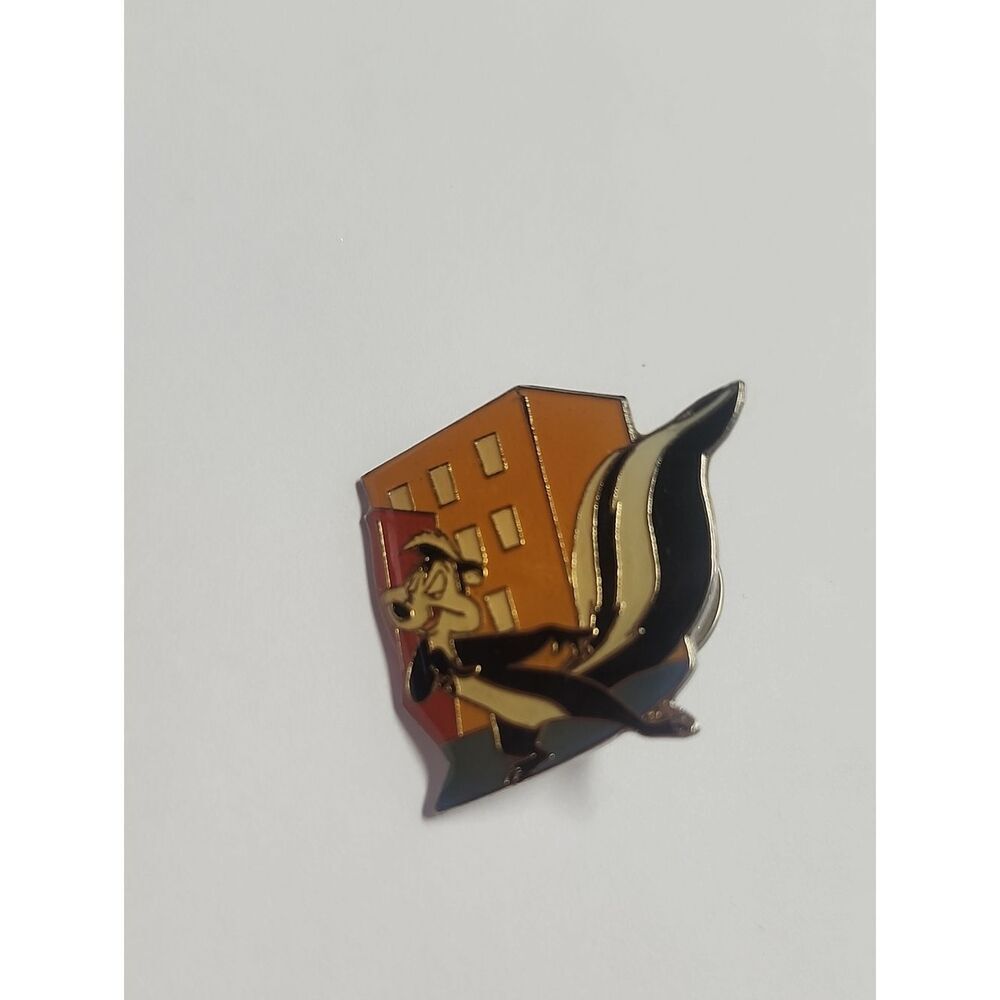 Pepe Le Pew 1998 Cartoon Skunk Pin in Black, Cream & Orange